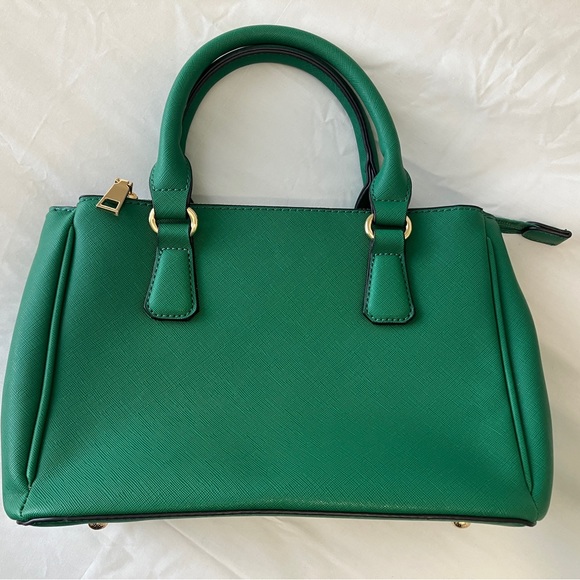 💚☘️Perfect for St. Patty’s Day!☘️💚
Fashionpuzzle green satchel - Picture 3 of 8